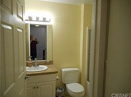 2 Beds 2 Baths in Woodland Hills, CA (Photo 3 of 4)