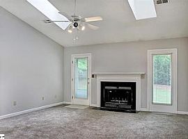 220 Weaver Ln, Simpsonville, Sc 29681 3 Beds 2 Baths 1,333 Sqft in Simpsonville, SC (Photo 10 of 11)