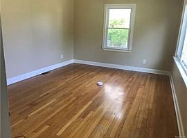 29809 Windsor St, Garden City, Mi 48135 3 Beds 1 Bath 989 Sqft in Garden City, MI (Photo 2 of 7)