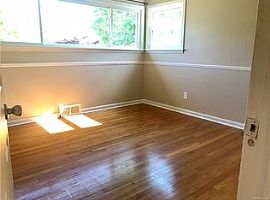 29809 Windsor St, Garden City, Mi 48135 3 Beds 1 Bath 989 Sqft in Garden City, MI (Photo 3 of 7)