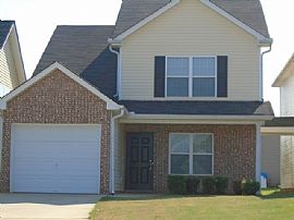 Single Family Home in Morrow, GA