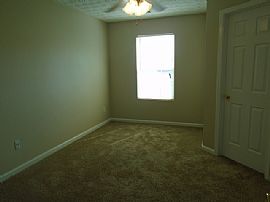 Single Family Home in Morrow, GA (Photo 4 of 6)