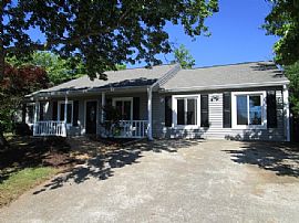Single Family Home in Woodstock, GA