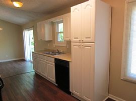 Single Family Home in Woodstock, GA (Photo 4 of 6)