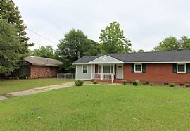 4127 Knollwood Dr, Fayett Rent 500 Deposit 500 Total 1000 in Fayetteville, NC