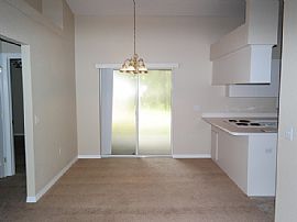 Single Family Home For Rent in Mulberry, FL (Photo 3 of 10)