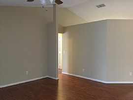 Single Family Home For Rent in Kissimmee, FL (Photo 3 of 7)