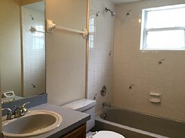 Single Family Home For Rent in Kissimmee, FL (Photo 6 of 7)