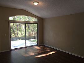 Single Family Home For Rent in Jacksonville, FL (Photo 2 of 9)