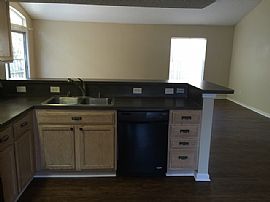 Single Family Home For Rent in Jacksonville, FL (Photo 3 of 9)