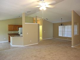 Single Family Home For Rent in Leesburg, FL (Photo 4 of 8)