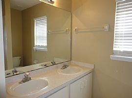 Single Family Home For Rent in Leesburg, FL (Photo 6 of 8)