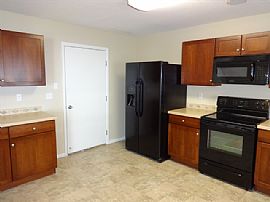 Single Family Home For Rent in Denver, CO (Photo 4 of 8)