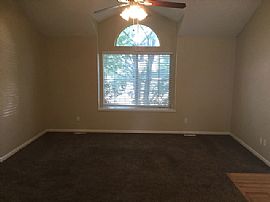 Single Family Home For Rent in Aurora, CO (Photo 2 of 8)