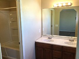 Single Family Home For Rent in Aurora, CO (Photo 4 of 8)