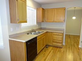 Single Family Home For Rent in Castle Rock, CO (Photo 4 of 12)