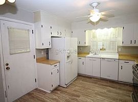 220 Erwin Cir, Vestavia, Al 35216 in Vestavia, AL (Photo 5 of 7)