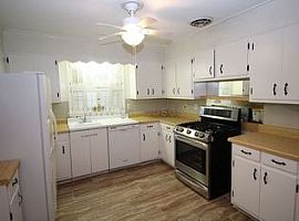 220 Erwin Cir, Vestavia, Al 35216 in Vestavia, AL (Photo 6 of 7)