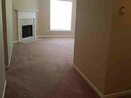 Single Family Home For Rent in Newnan, GA (Photo 2 of 10)