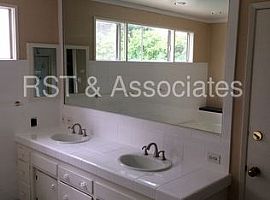 3 Beds 2 Bath Home in Encino, CA (Photo 4 of 4)