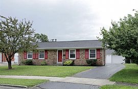2032 New Orleans Dr, Lexington, Ky 40505 3 Beds 1.5 Baths 1,225 in Lexington, KY (Photo 2 of 9)