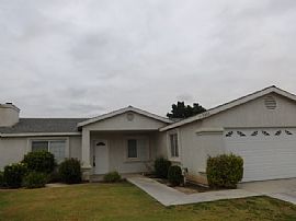Single Family Home For Rent in Bakersfield, CA