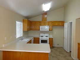 Single Family Home For Rent in Bakersfield, CA (Photo 4 of 5)