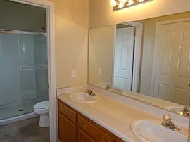 Single Family Home For Rent in Bakersfield, CA (Photo 5 of 5)