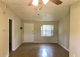 Cuteandsuper Well Clean 3 Beds 2 Baths/1car Garage in Jacksonville, FL (Photo 3 of 12)