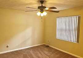 Cuteandsuper Well Clean 3 Beds 2 Baths/1car Garage in Jacksonville, FL (Photo 4 of 12)