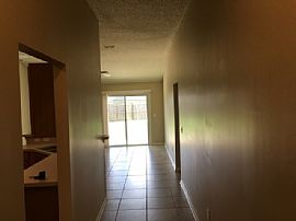 Single Family Home For Rent in Green Cove Springs, FL (Photo 2 of 5)