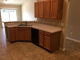 Single Family Home For Rent in Green Cove Springs, FL (Photo 4 of 5)