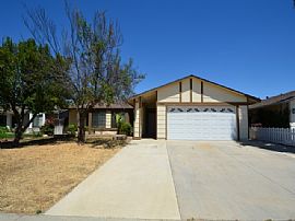 Single Family Home For Rent in Sun City, CA