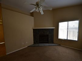 Single Family Home For Rent in Sun City, CA (Photo 2 of 6)