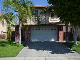 Single Family Home For Rent in Rialto, CA