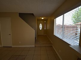 Single Family Home For Rent in Rialto, CA (Photo 2 of 8)