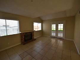 Single Family Home For Rent in Rialto, CA (Photo 3 of 8)
