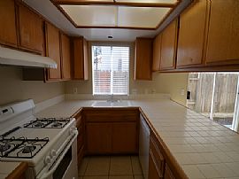 Single Family Home For Rent in Rialto, CA (Photo 4 of 8)