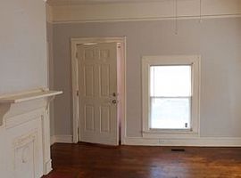  114 4th St, Fountain Inn, Sc 29644 2 Beds 1 Bath 768 Sqft in Fountain Inn, SC (Photo 3 of 4)