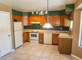 Come Make This 3 Bedroom Paradise Your Own in Gilbert, AZ (Photo 3 of 10)