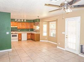 Come Make This 3 Bedroom Paradise Your Own in Gilbert, AZ (Photo 4 of 10)