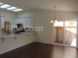Single Family Home For Rent in Irvine, CA (Photo 4 of 9)