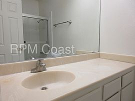 Single Family Home For Rent in Irvine, CA (Photo 5 of 9)