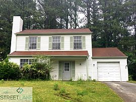 Single Family Home For Rent in Stone Mountain, GA