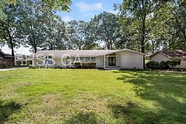 Single Family Home For Rent in Decatur, GA