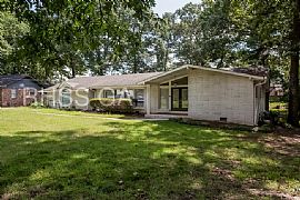 Single Family Home For Rent in Decatur, GA (Photo 2 of 12)