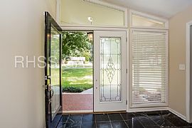 Single Family Home For Rent in Irvine, CA (Photo 4 of 8)