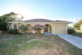 Single Family Home For Rent in Port Charlotte, FL