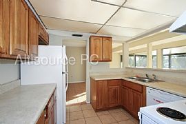 Single Family Home For Rent in Port Charlotte, FL (Photo 6 of 11)