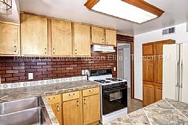 Single Family Home For Rent in Tucson, AZ (Photo 8 of 11)